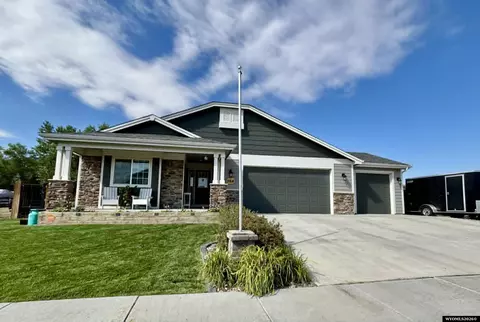 Exterior - 964 Eagle Dr, Douglas, WY 82633 photo 2 of 11