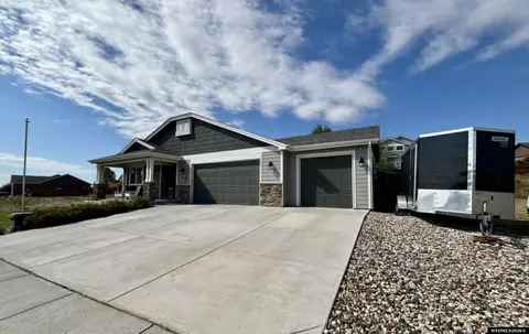Exterior - 964 Eagle Dr, Douglas, WY 82633 photo 4 of 11