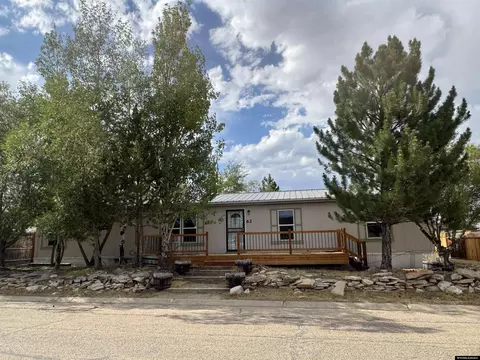 62 Twin Creek St, Diamondville, WY 83116