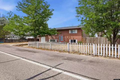 1960 Prairie Ln, Bar Nunn, WY 82601