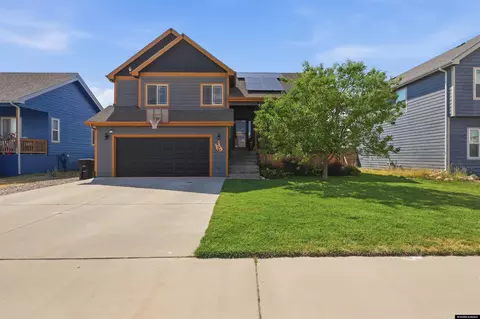 954 S 4th Ave, Mills, WY 82644