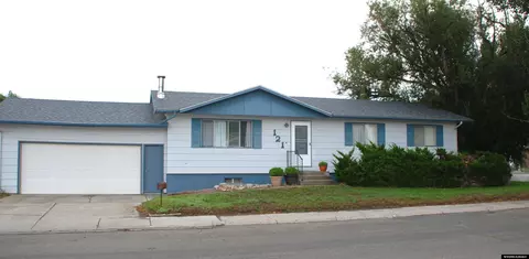 121 S 20th St, Worland, WY 82401