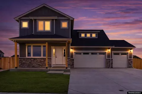 1001 River Heights Dr, Mills, WY 82644