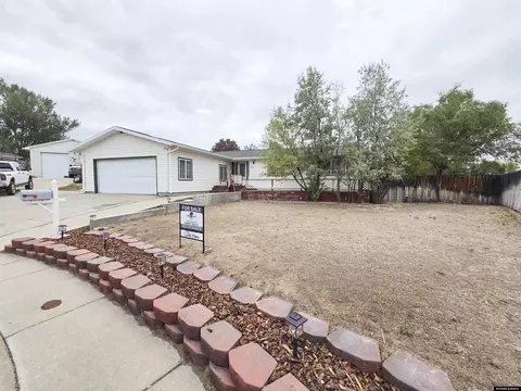 2335 New Jersey Ln, Green River, WY 82935