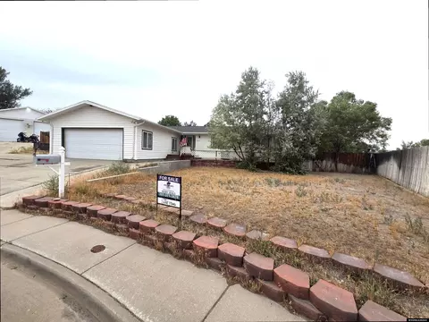 2335 New Jersey Ln, Green River, WY 82935