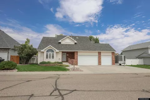 2517 Crestwood Ln, Rock Springs, WY 82901