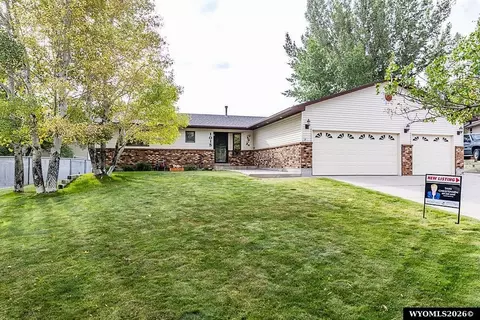 1015 Tigee Cir, Green River, WY 82935