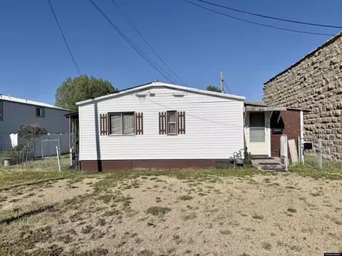 402 Diamondville Ave, Diamondville, WY 83116