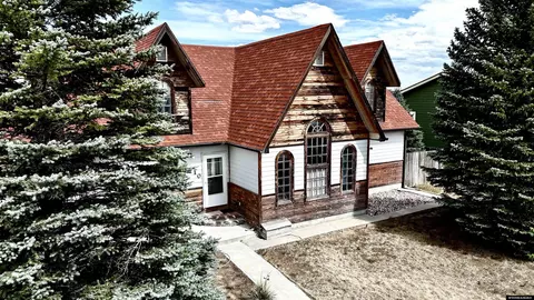 510 Sunset Rd, Glenrock, WY 82637