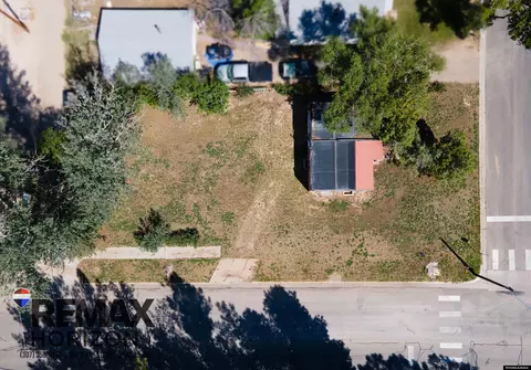 638 S 7th St, Douglas, WY 82633
