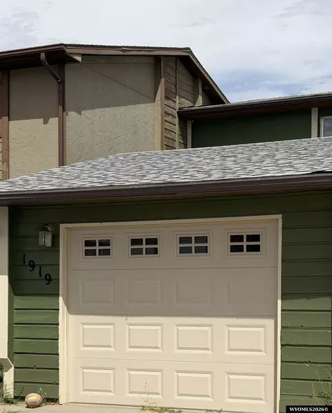 1919 Edinburgh St, Rawlins, WY 82301