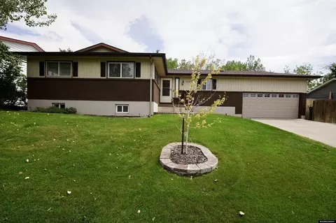 1047 Durango Dr, Douglas, WY 82633