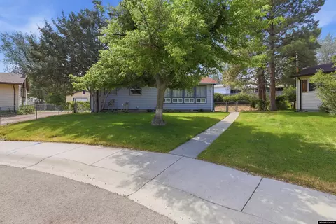 12 Frontier Ct, Glenrock, WY 82637