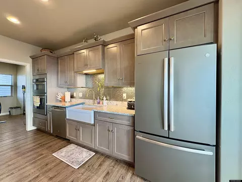 Kitchen - 213 Dove Loop, Douglas, WY 82633 photo 7 of 10