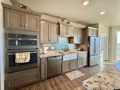 Kitchen - 213 Dove Loop, Douglas, WY 82633 photo 6 of 10