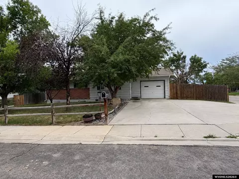 370 Driftwood St, Green River, WY 82935