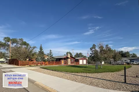 412 Leavitt St, Evansville, WY 82636