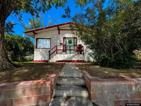 394 W Flaming Gorge Way, Green River, WY 82935