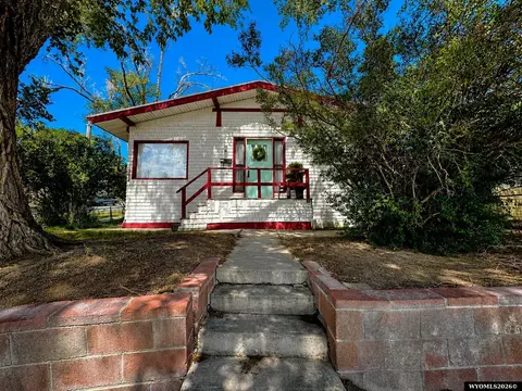 394 W Flaming Gorge Way, Green River, WY 82935