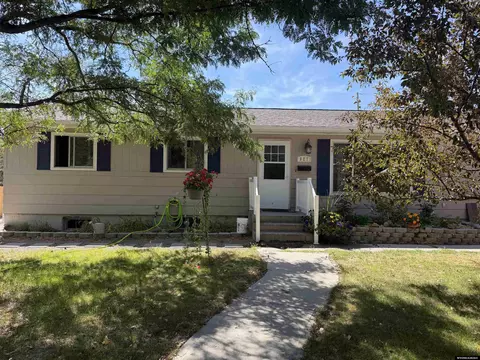 827 N Pointe Dr, Riverton, WY 82501