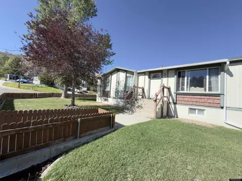 2525 Colorado Dr, Green River, WY 82935