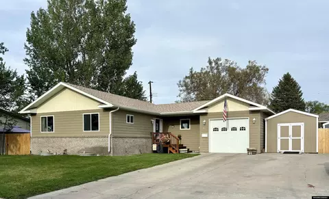 819 Rose Marie Dr, Riverton, WY 82501
