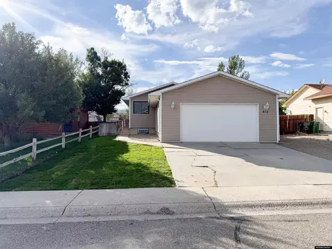 812 Burr Dr, Rock Springs, WY 82901
