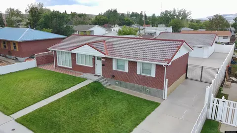 1422 Carbon St, Rock Springs, WY 82901