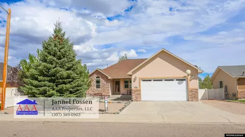 3208 Magnolia Dr, Rock Springs, WY 82901