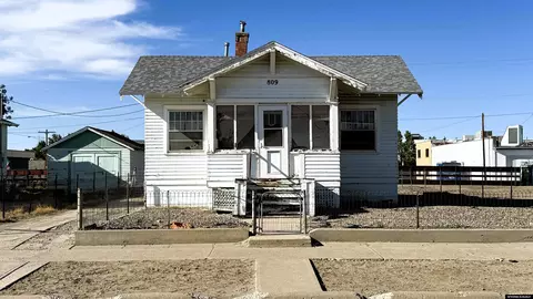 809 Robertson Ave, Worland, WY 82401