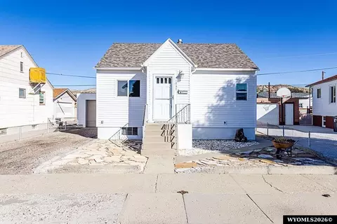 1037 Arapahoe St, Rock Springs, WY 82901