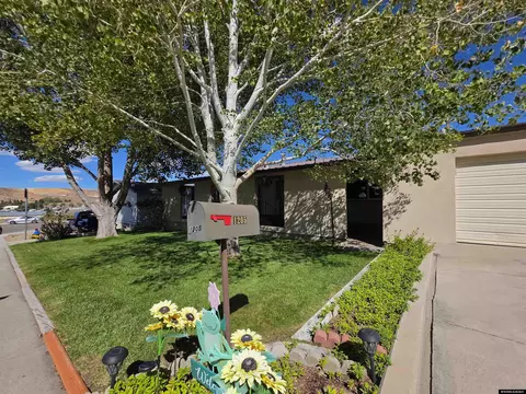 1205 Cottonwood Dr, Rock Springs, WY 82901