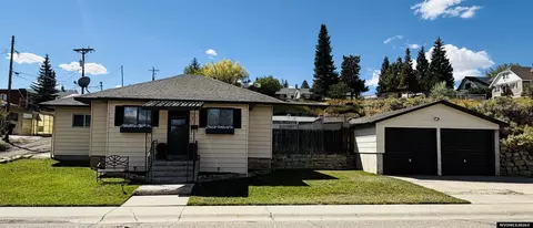 513 Cedar Ave, Kemmerer, WY 83101