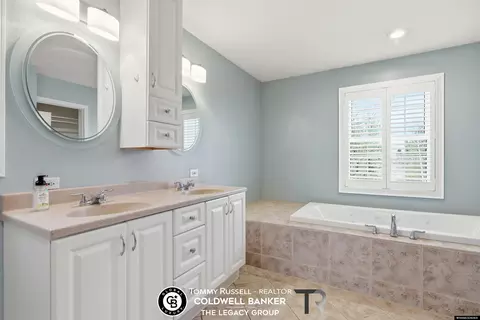 Bath - 3920 Eagle Dr, Casper, WY 82604 photo 4 of 6