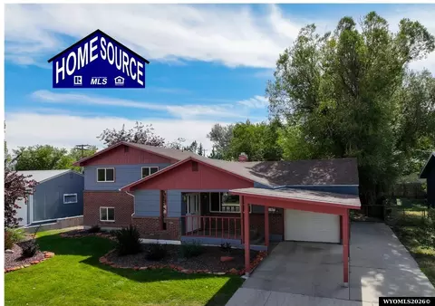 935 Cliff St, Lander, WY 82520