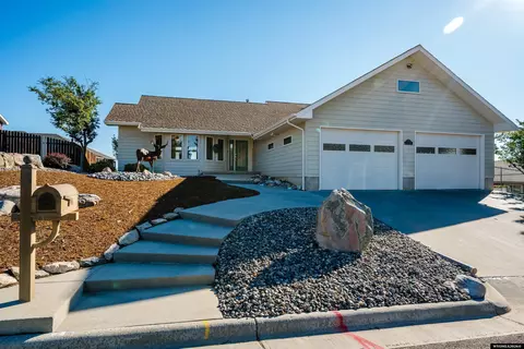 917 Erie Dr, Buffalo, WY 82834