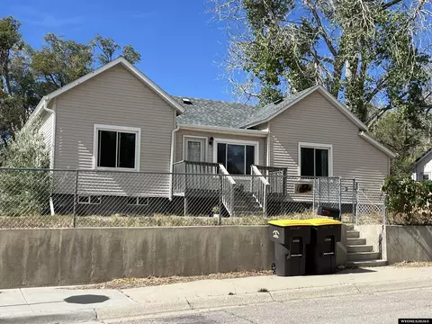 1004 9th St, Rawlins, WY 82301