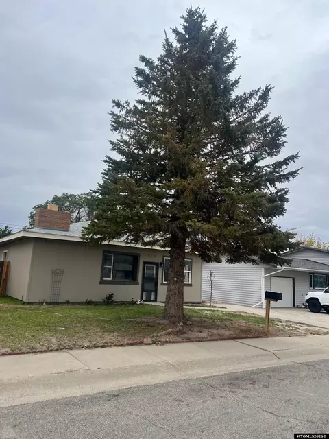 109 E Brooks St, Rawlins, WY 82301