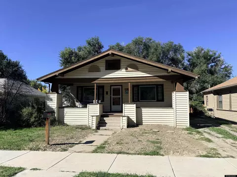 232 N 5th St, Douglas, WY 82633