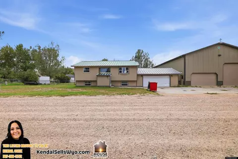 40 Lakeview Dr, Douglas, WY 82633