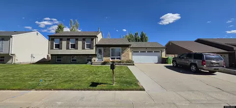 2317 Cutty Sark Dr, Rawlins, WY 82301