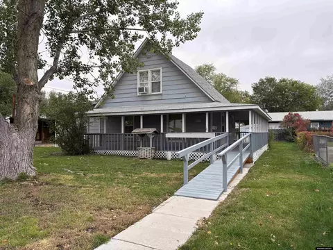 513 S 5th St, Riverton, WY 82501