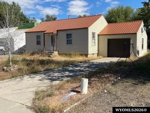627 S 5th St, Worland, WY 82401