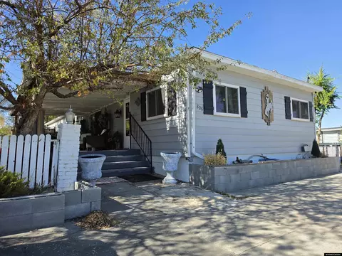 806 2nd Ave West St, Rock Springs, WY 82901