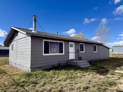 1115 W Farm Ave, Saratoga, WY 82331