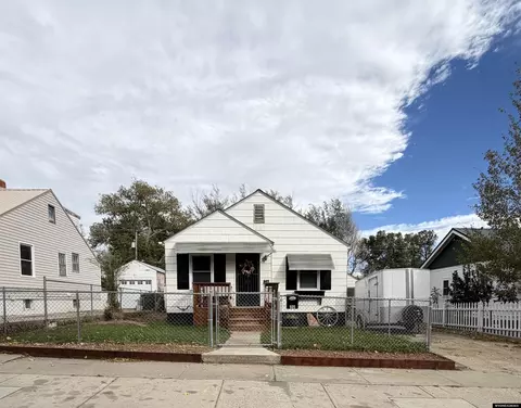 605 12th St, Rawlins, WY 82301