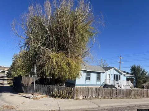 501 E Davis St, Rawlins, WY 82301