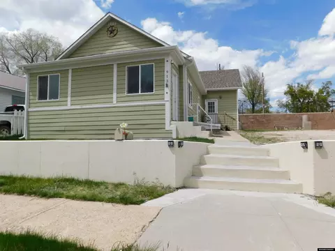 913 W Cedar St, Rawlins, WY 82301
