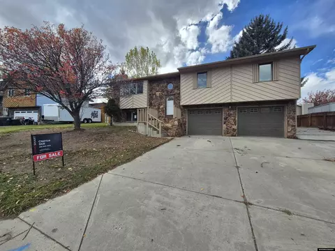 1215 Midwest Dr, Green River, WY 82935