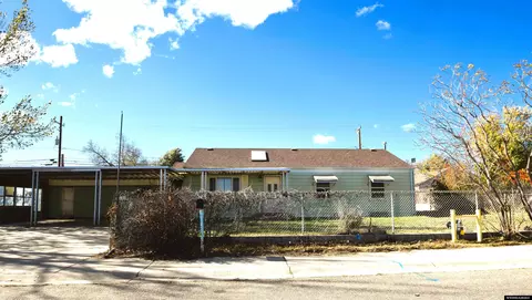 180 S 6th Ave, Mills, WY 82604